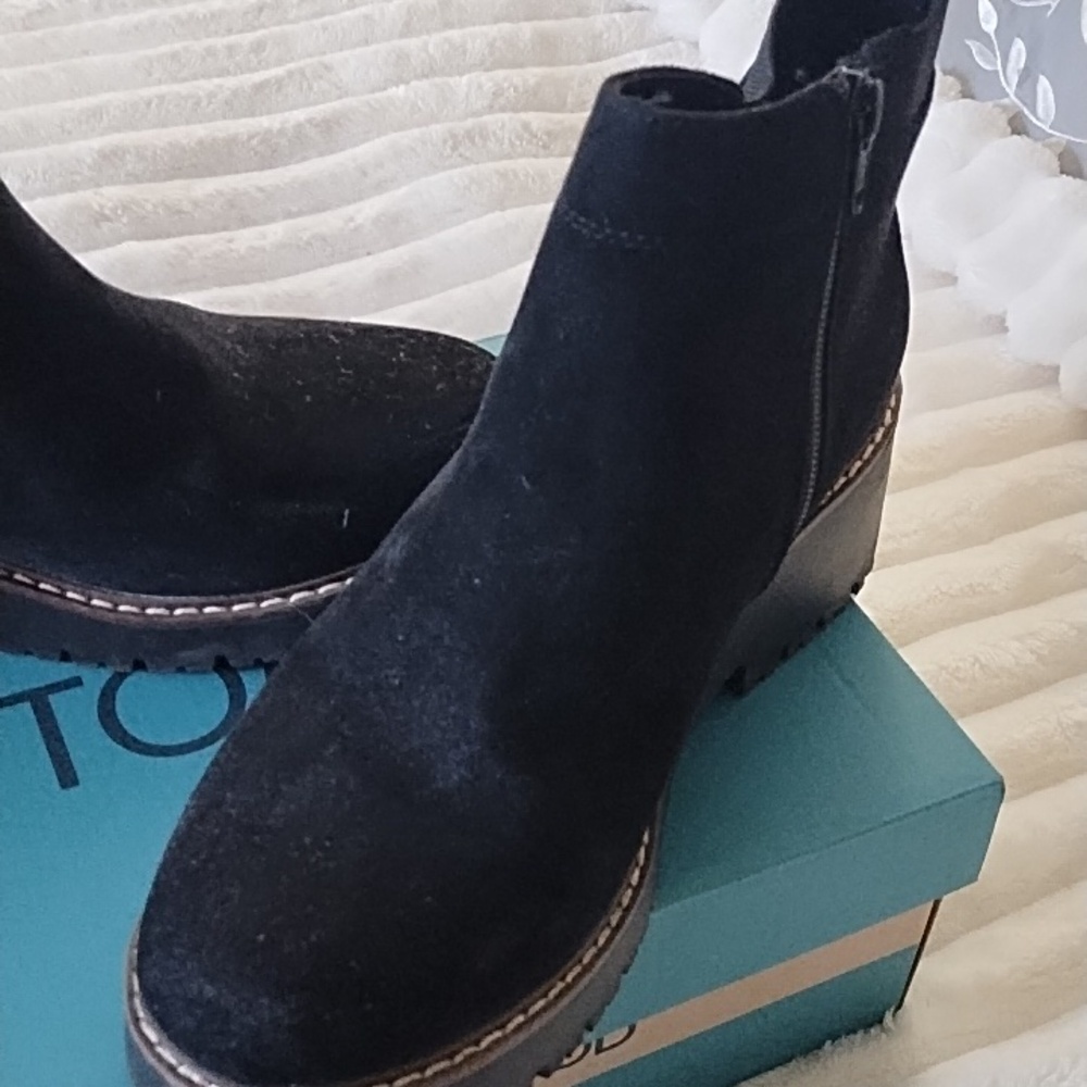 Toms Black Suede Wedge Ankle Booties - Picture 2 of 4